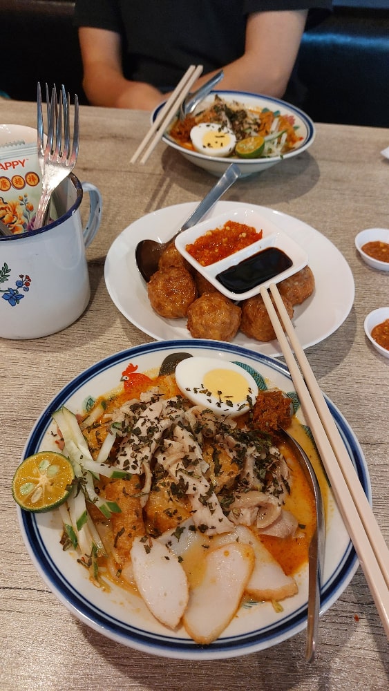 Laksa Ngohiang
