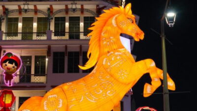 Try on some Fiery Horseshoes!